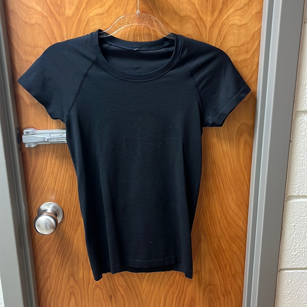 Black lululemon swiftly tech top